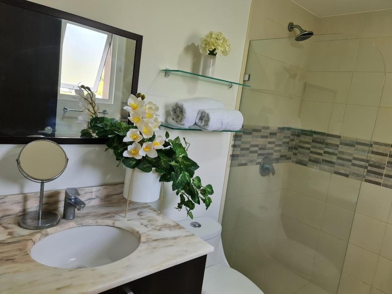 Natural Aparment Santa Ana,Condominio San Nicolas de Bari Etapa l