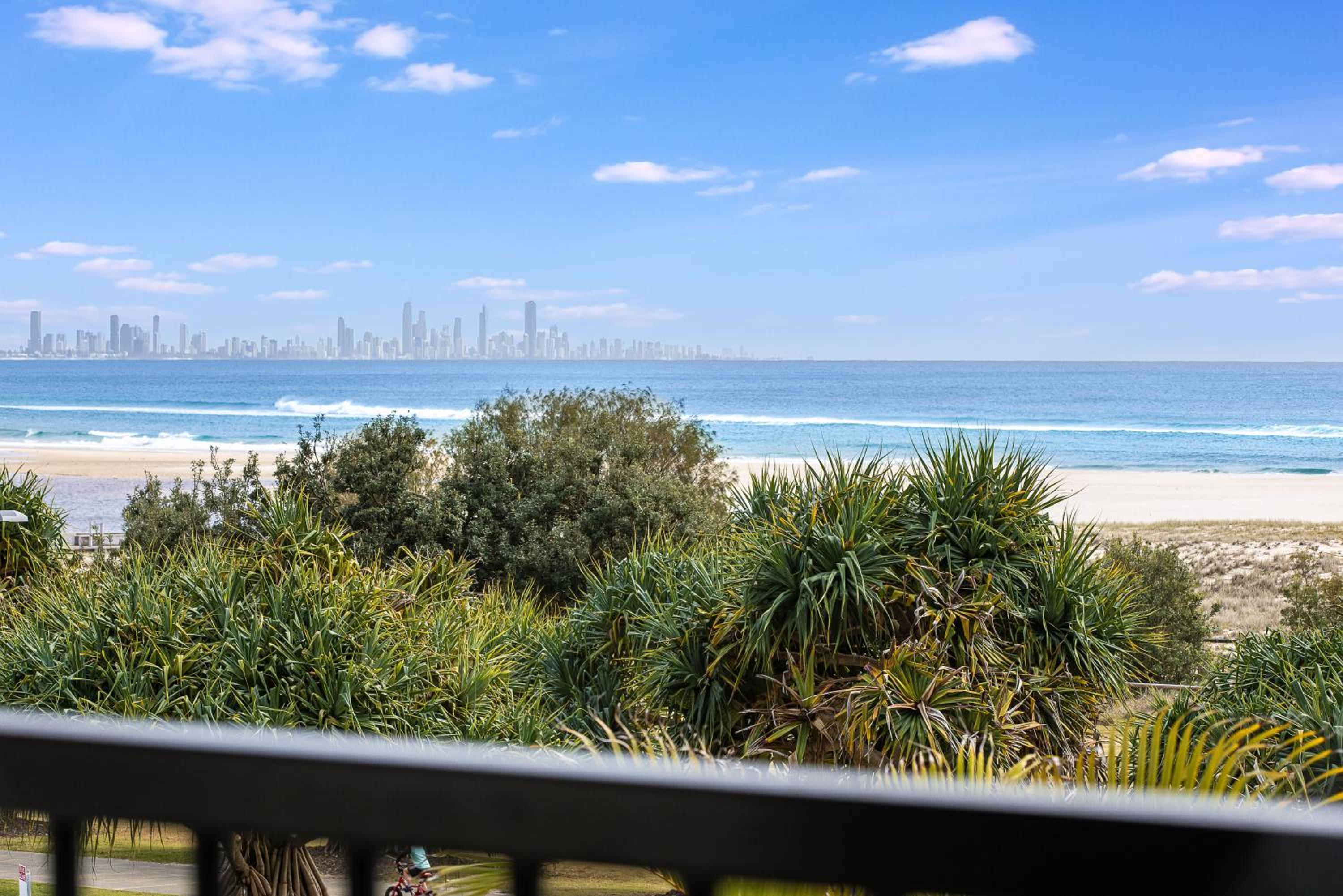 Kirra, beachfront unit, Sleeps up to 5