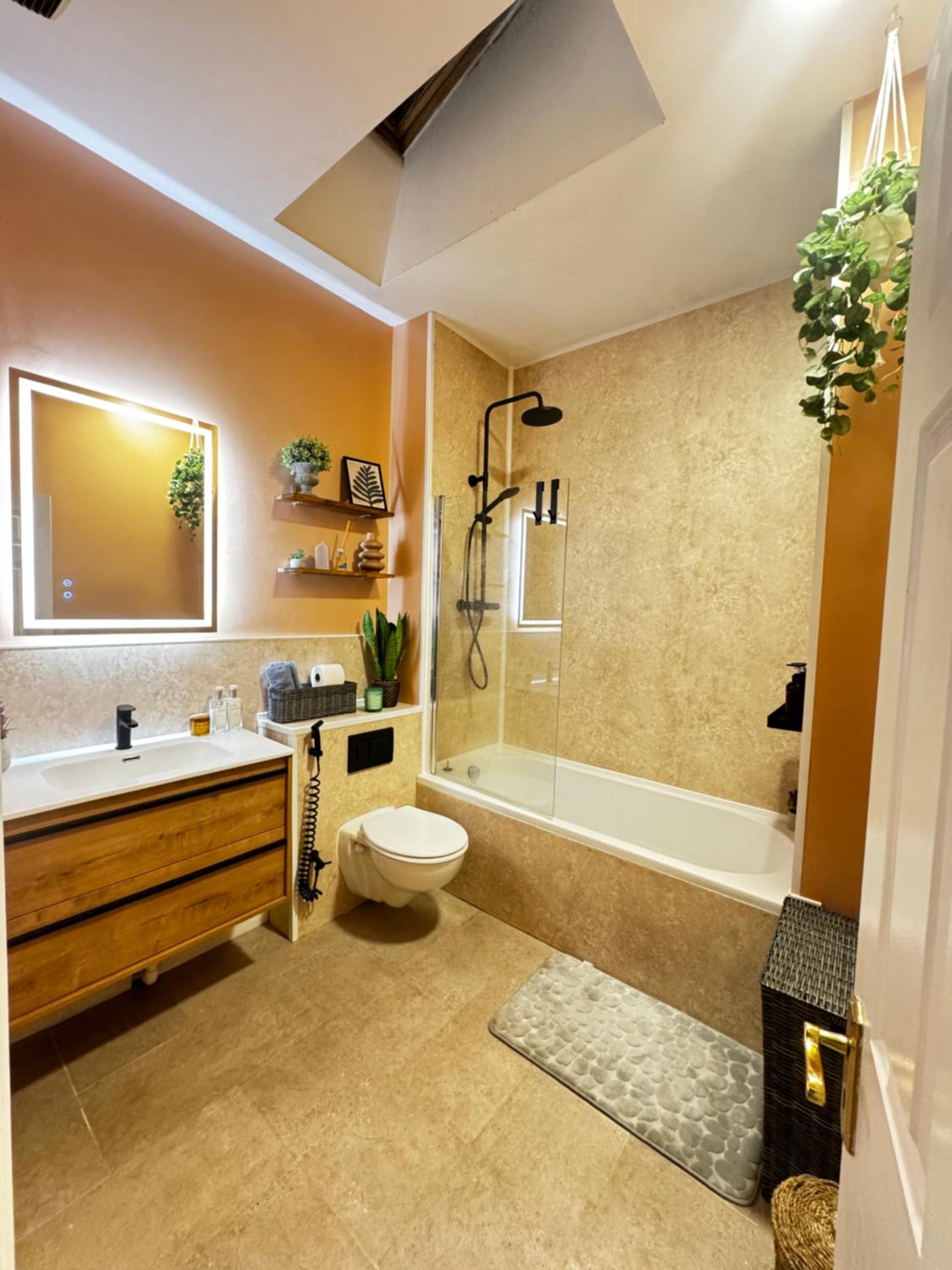 Finnstown Hall- private room in shared apartment with the Host