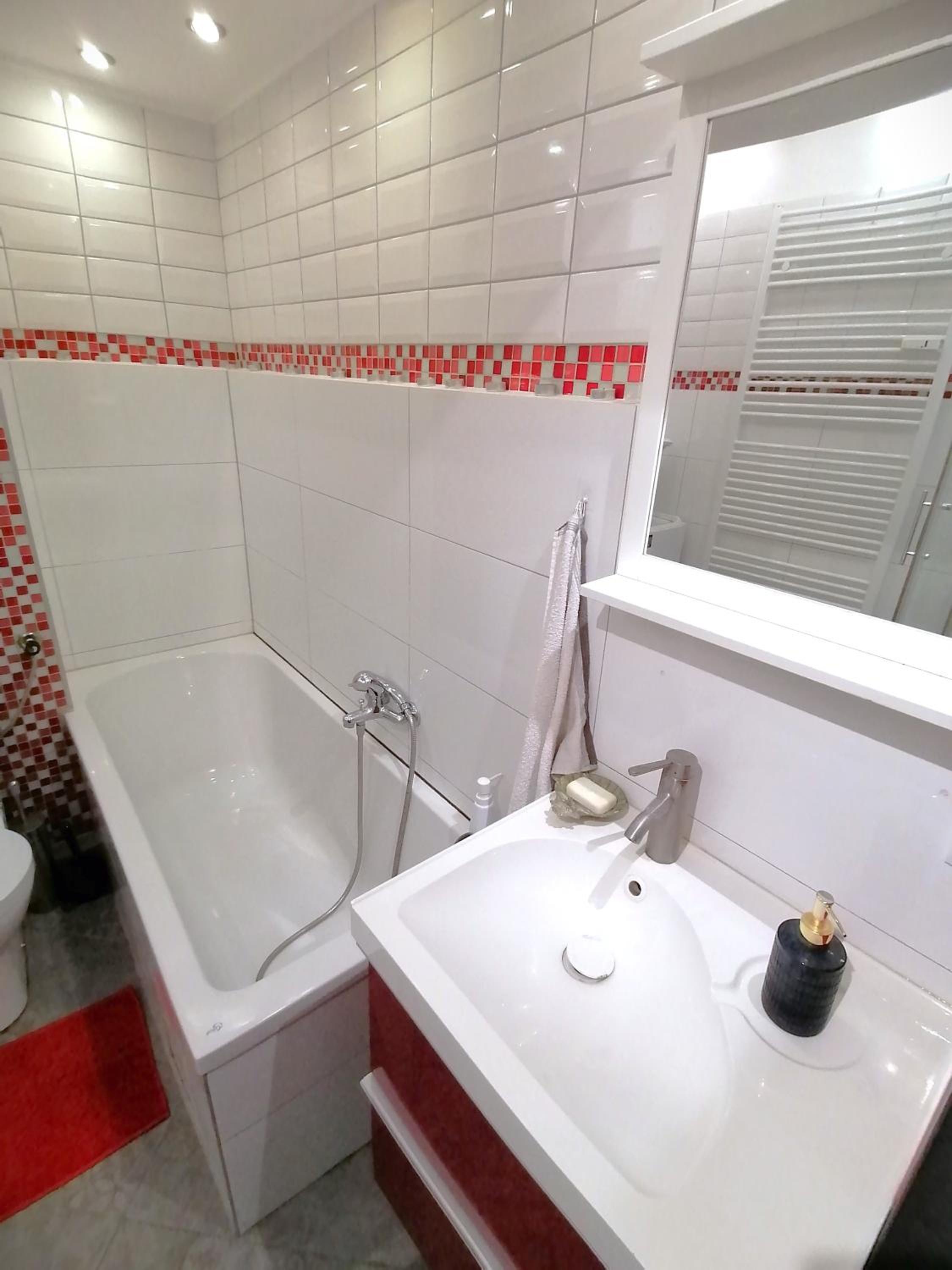 Lovely central flat with grand piano, family friendly