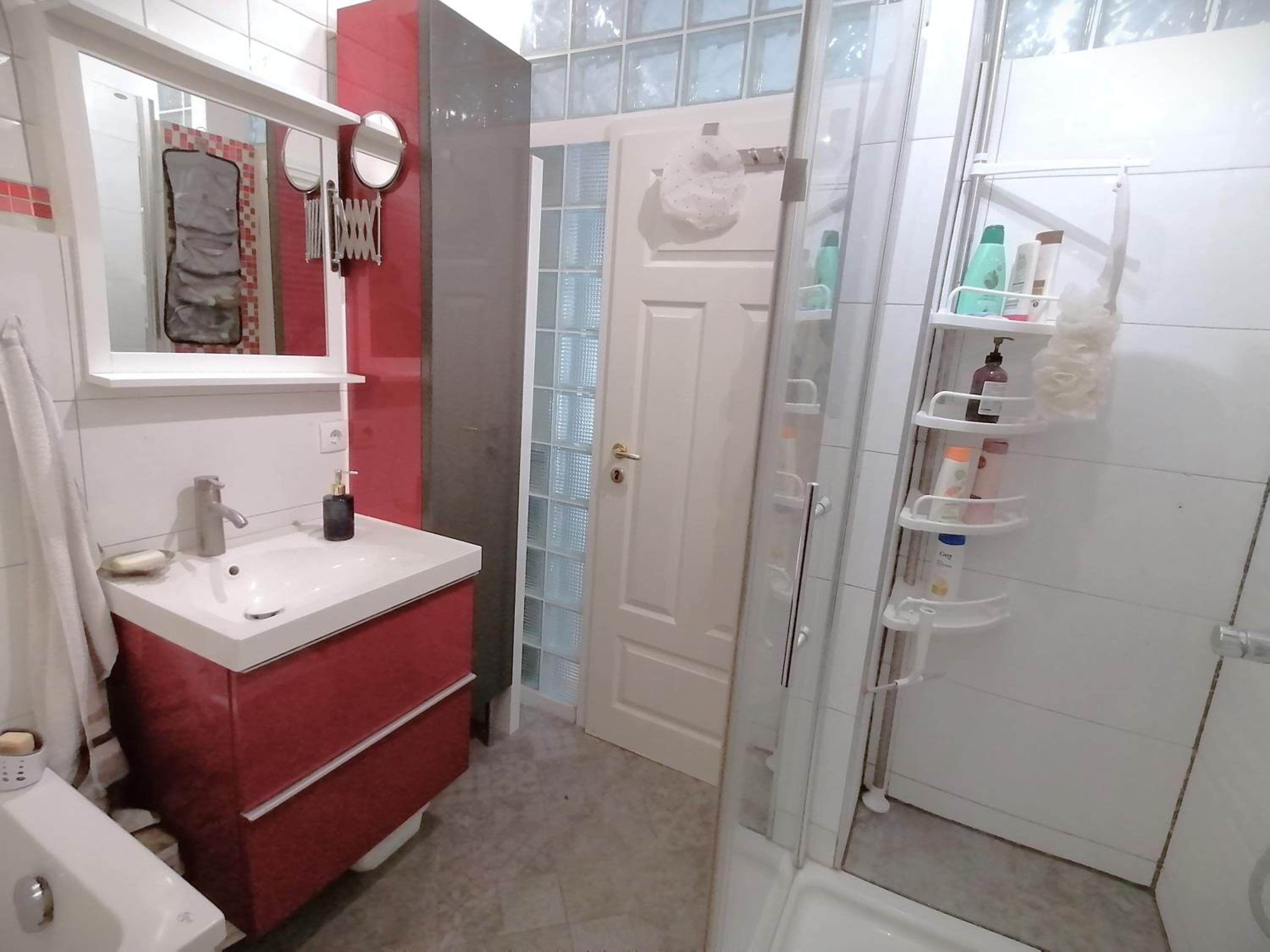 Lovely central flat with grand piano, family friendly