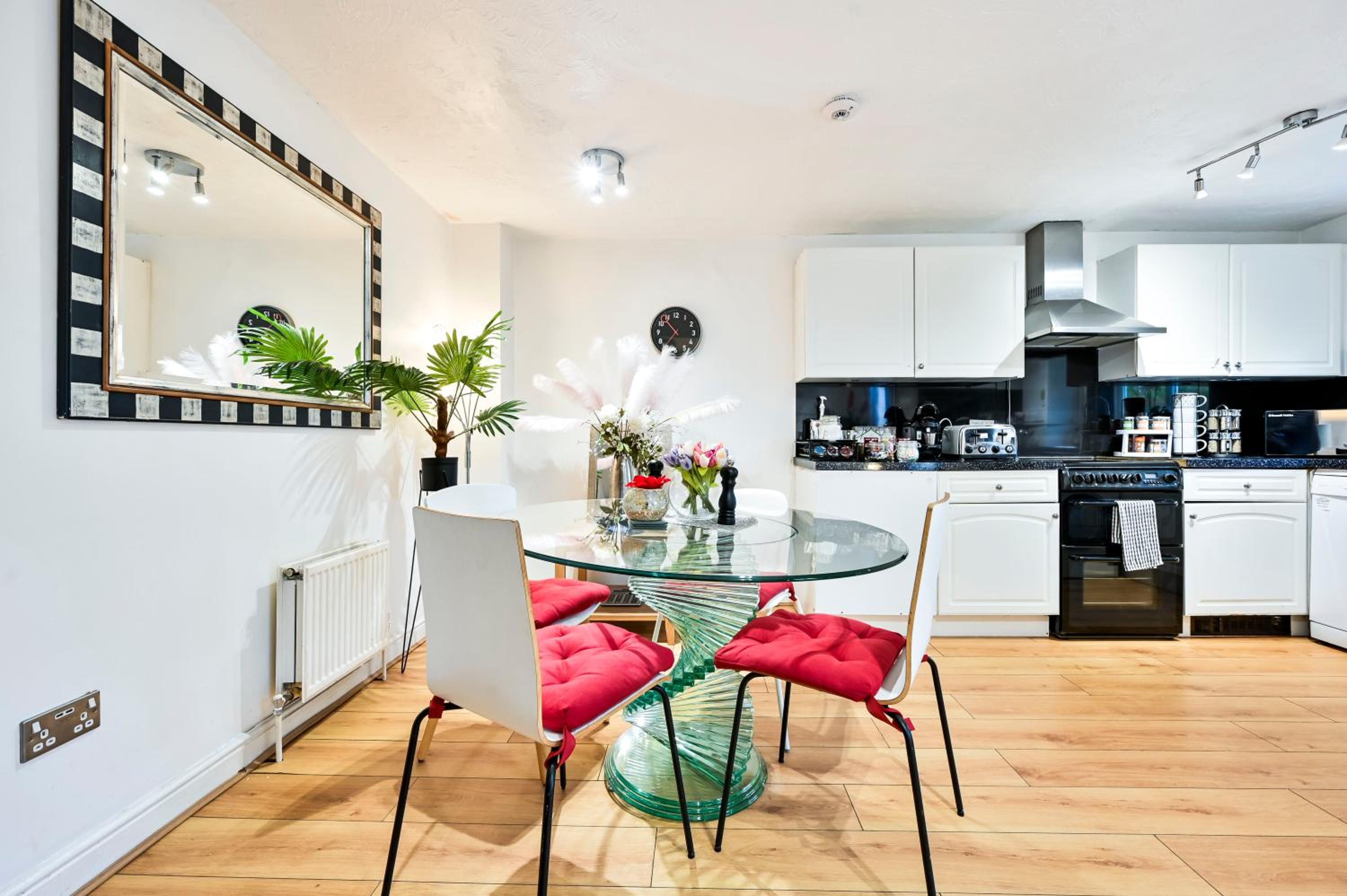 Riverside Townhouse with Private Garden