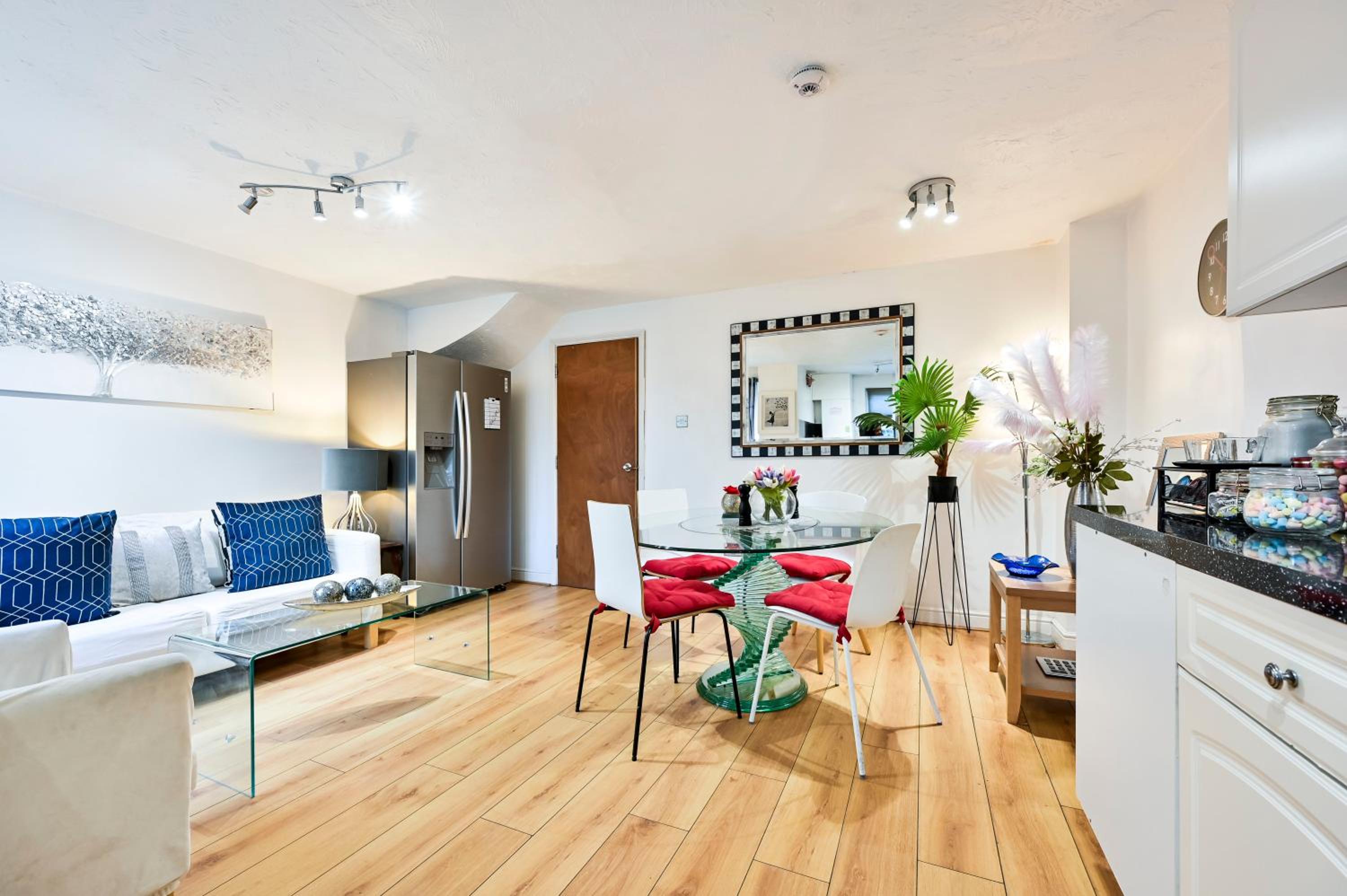 Riverside Townhouse with Private Garden