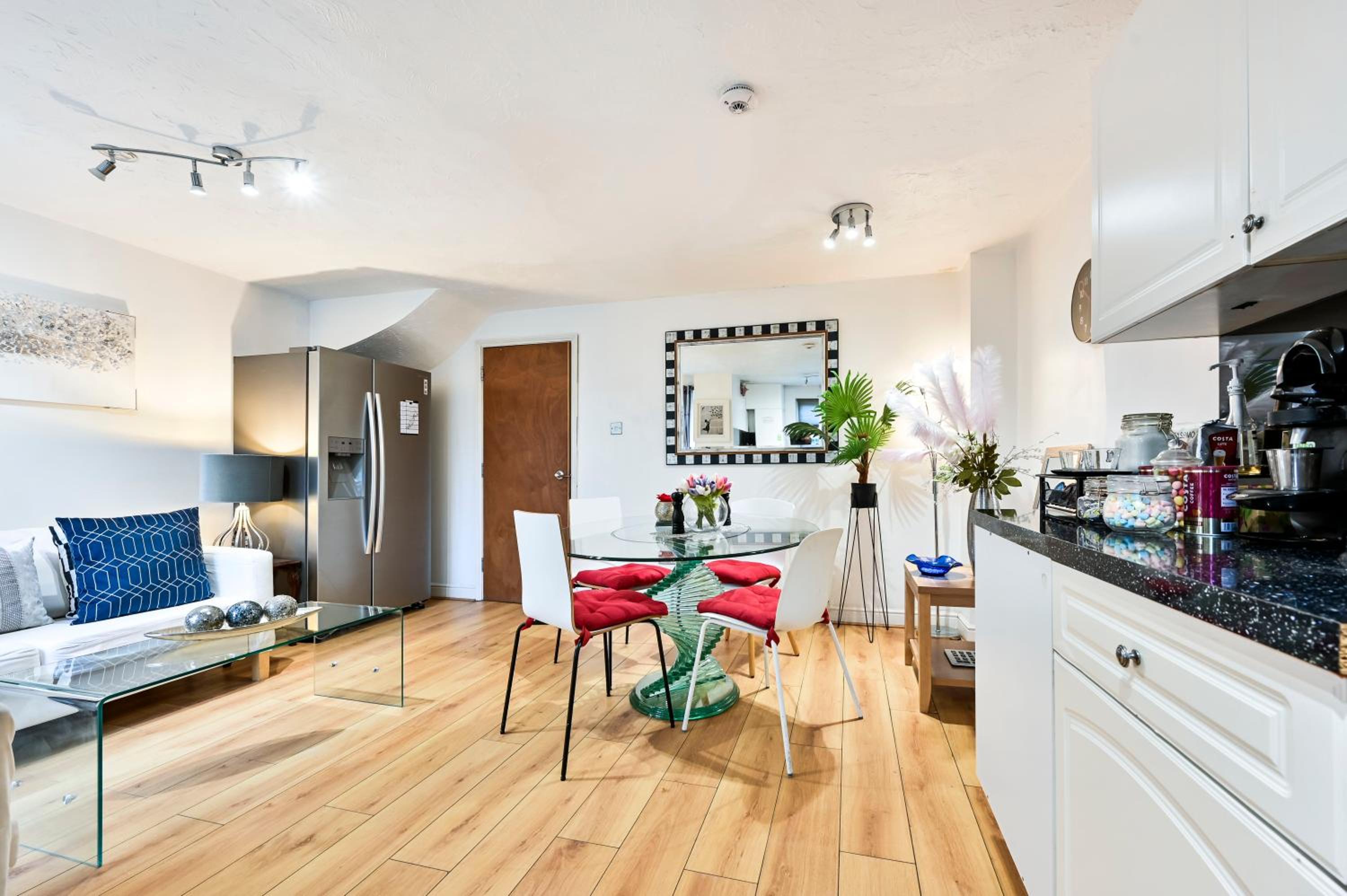 Riverside Townhouse with Private Garden