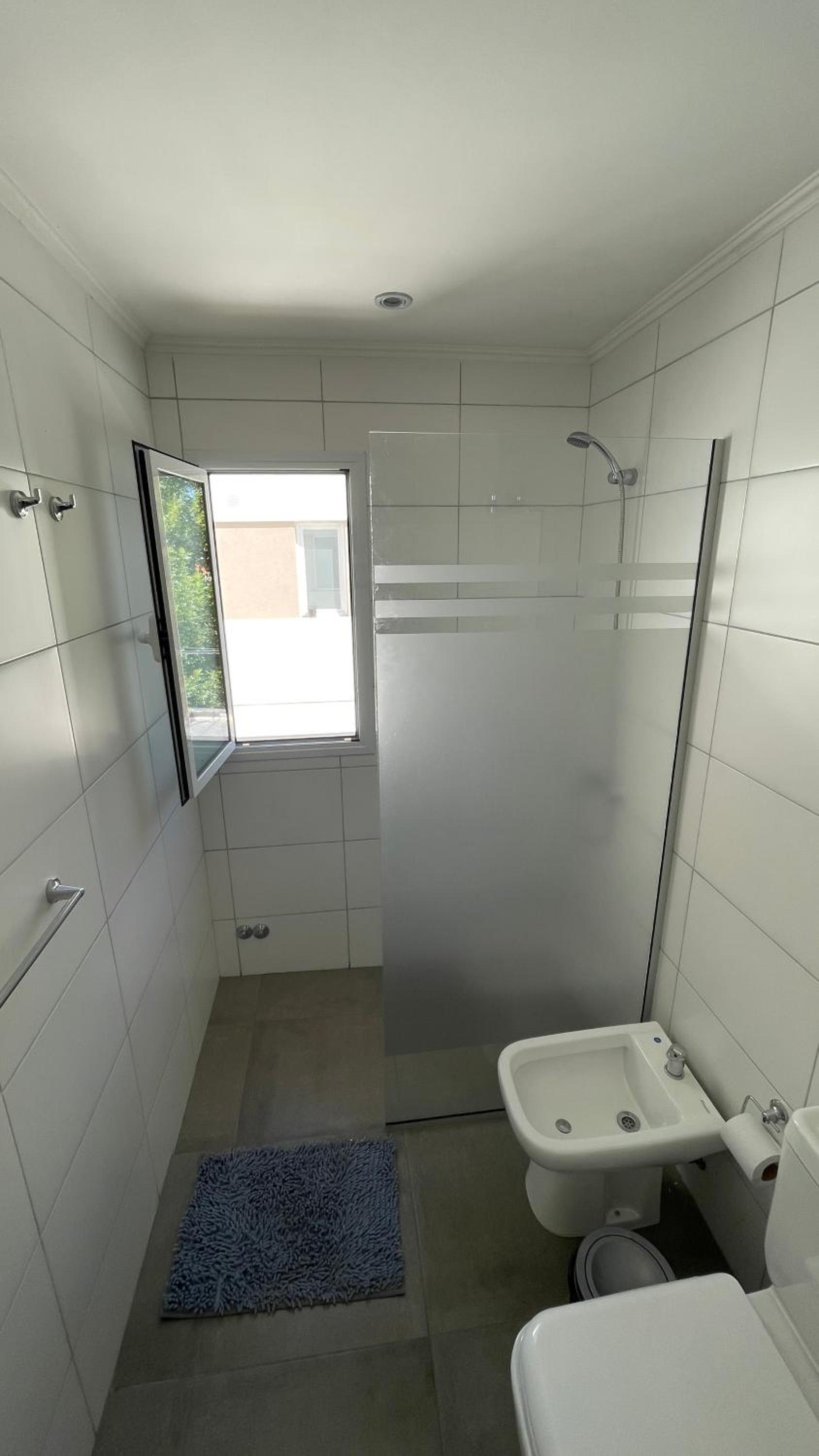 Departamento semicéntrico impecable