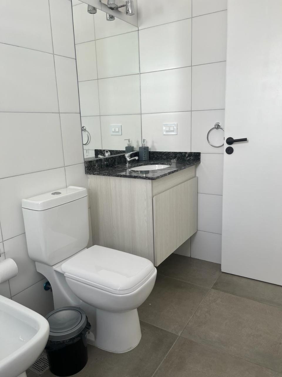 Departamento semicéntrico impecable