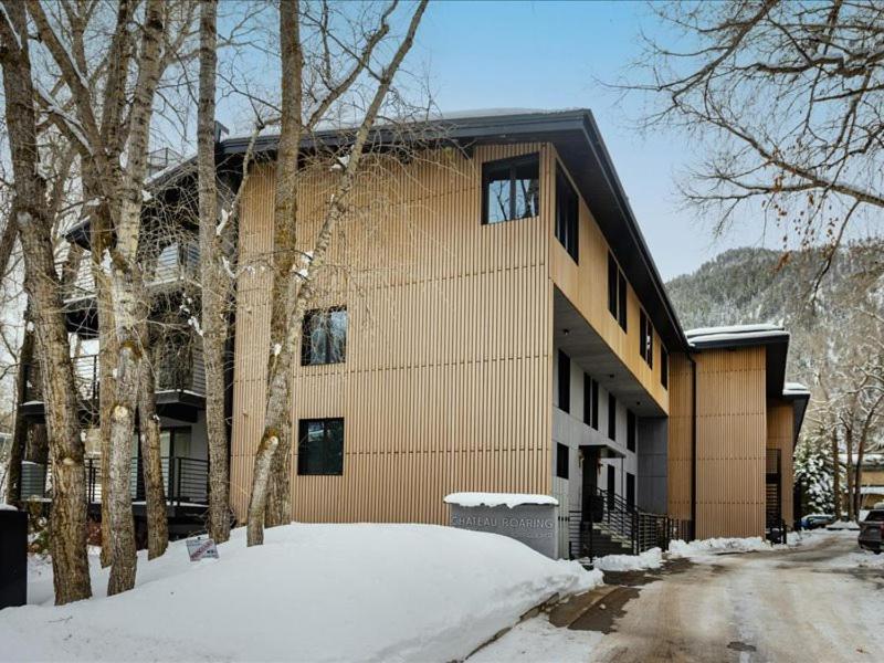 Chateau Roaring Fork 24, Remodeled Condo w River Views, Large TVs, Fireplace, Near Gondola! view 2