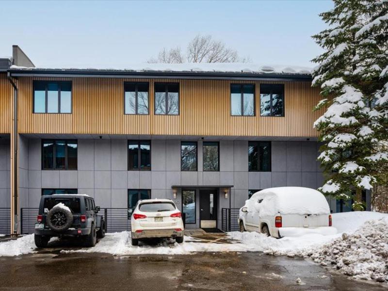 Chateau Roaring Fork 24, Remodeled Condo w River Views, Large TVs, Fireplace, Near Gondola! view 3