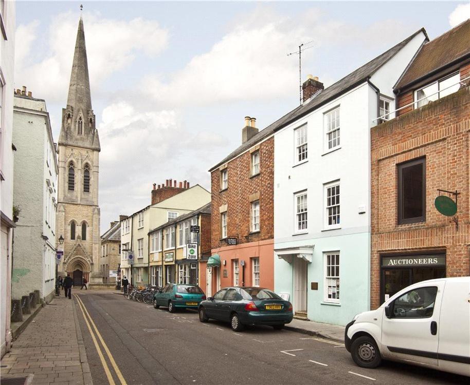 Oxford Vacations - Henry's - Property Image 3