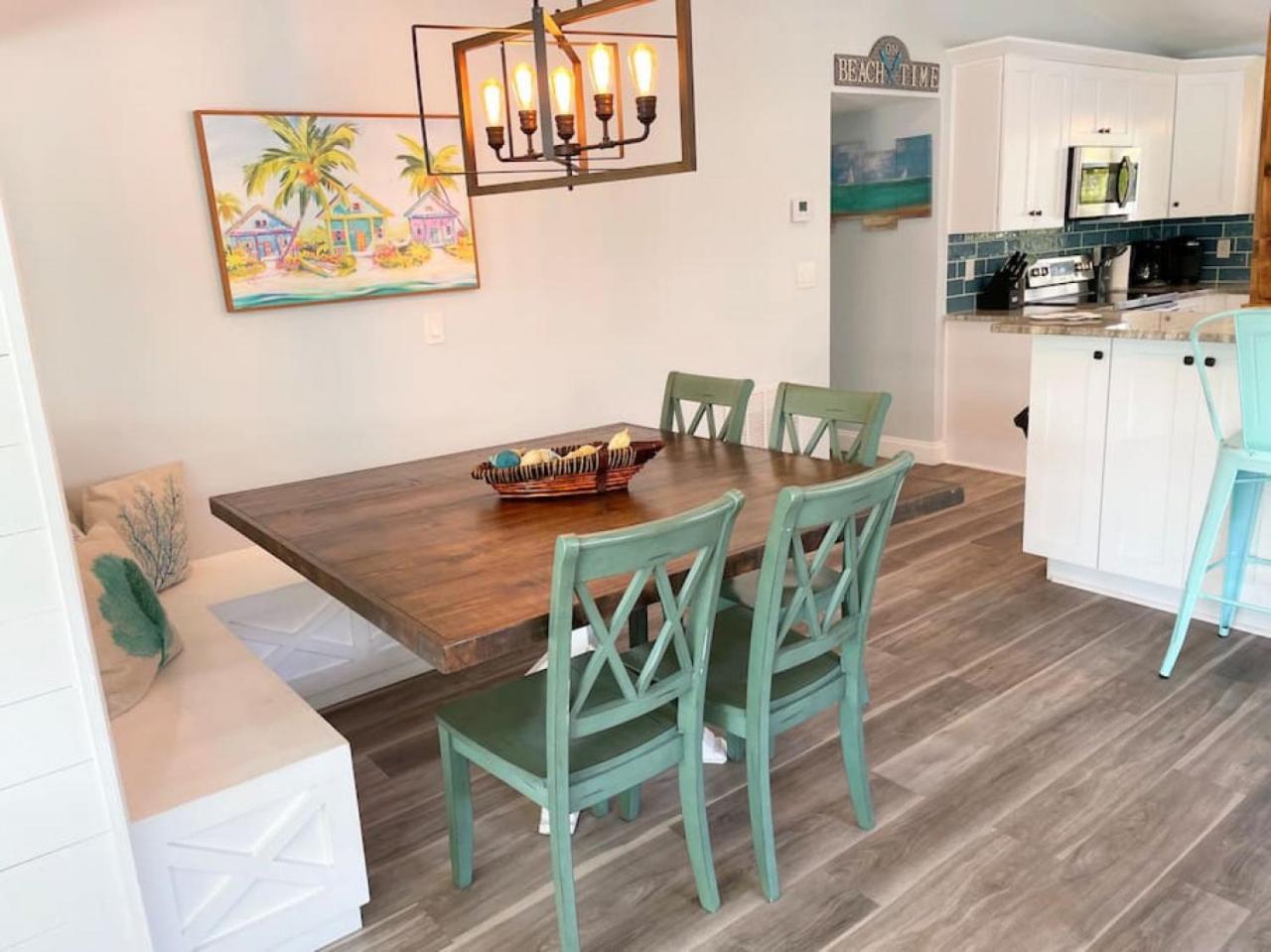 Waterfront Family Compound - Free Golf Cart, Paddleboards, Heated Pool, Golden Tee 2025 Arcade Game