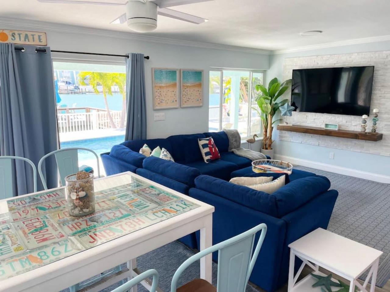 Waterfront Family Compound - Free Golf Cart, Paddleboards, Heated Pool, Golden Tee 2025 Arcade Game