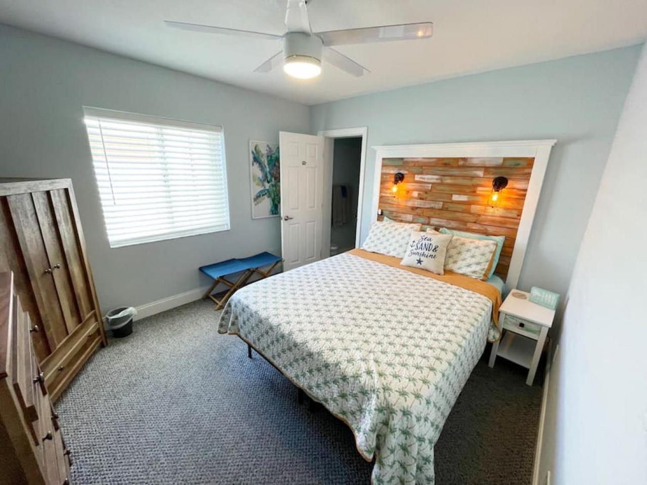 Waterfront Family Compound - Free Golf Cart, Paddleboards, Heated Pool, Golden Tee 2025 Arcade Game