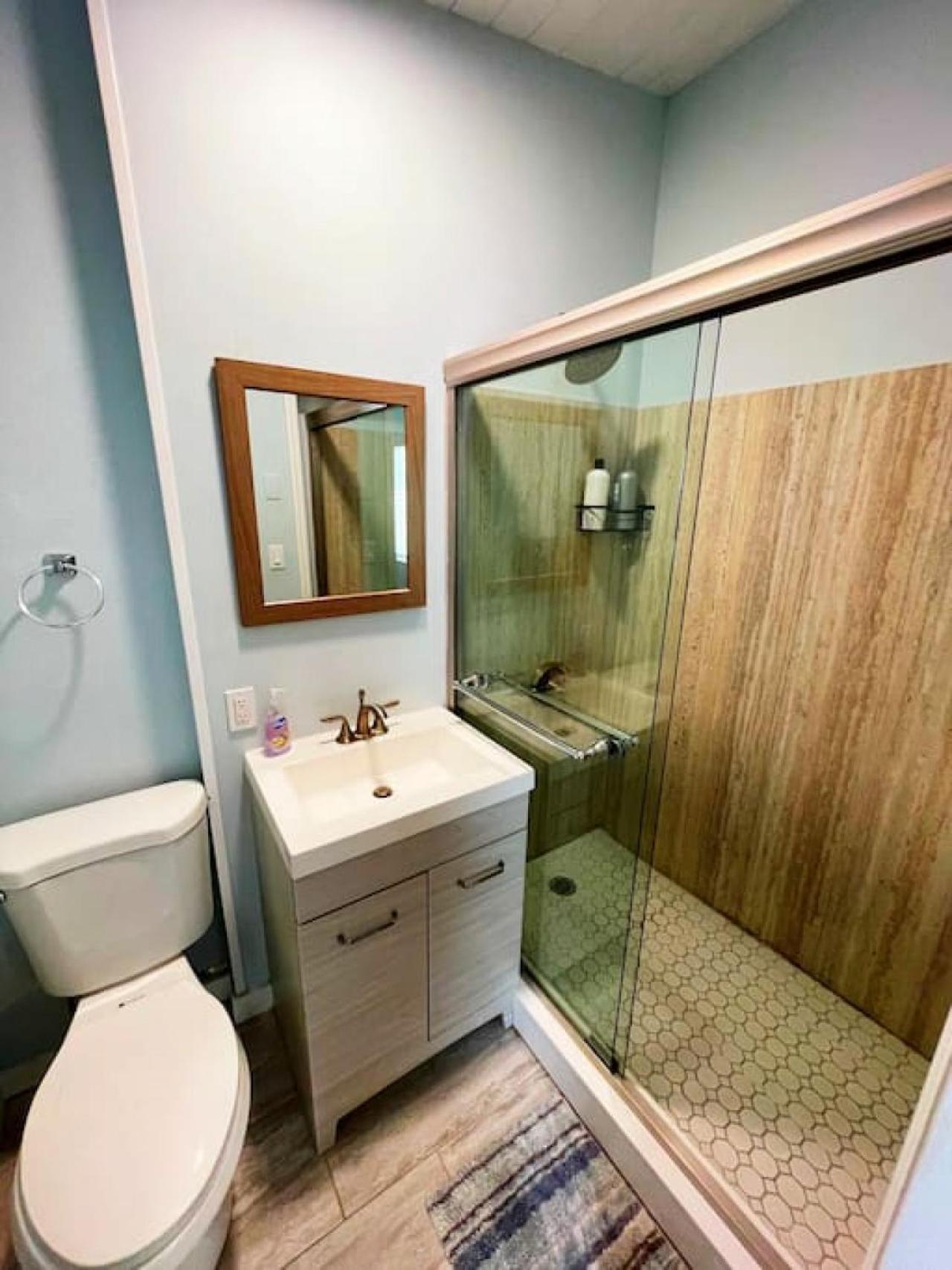 Waterfront Family Compound - Free Golf Cart, Paddleboards, Heated Pool, Golden Tee 2025 Arcade Game