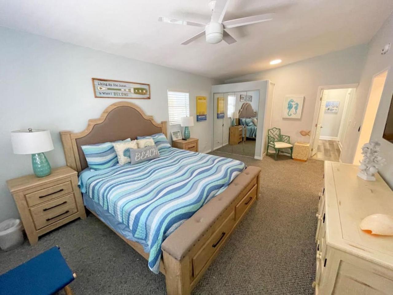 Waterfront Family Compound - Free Golf Cart, Paddleboards, Heated Pool, Golden Tee 2025 Arcade Game