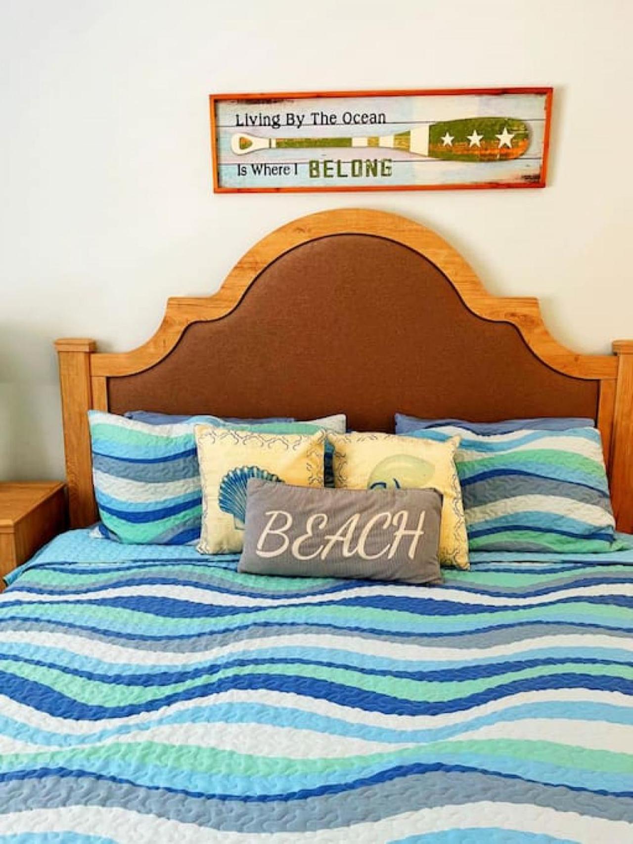 Waterfront Family Compound - Free Golf Cart, Paddleboards, Heated Pool, Golden Tee 2025 Arcade Game