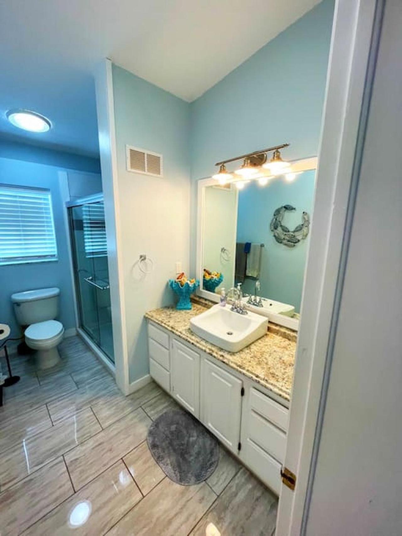 Waterfront Family Compound - Free Golf Cart, Paddleboards, Heated Pool, Golden Tee 2025 Arcade Game
