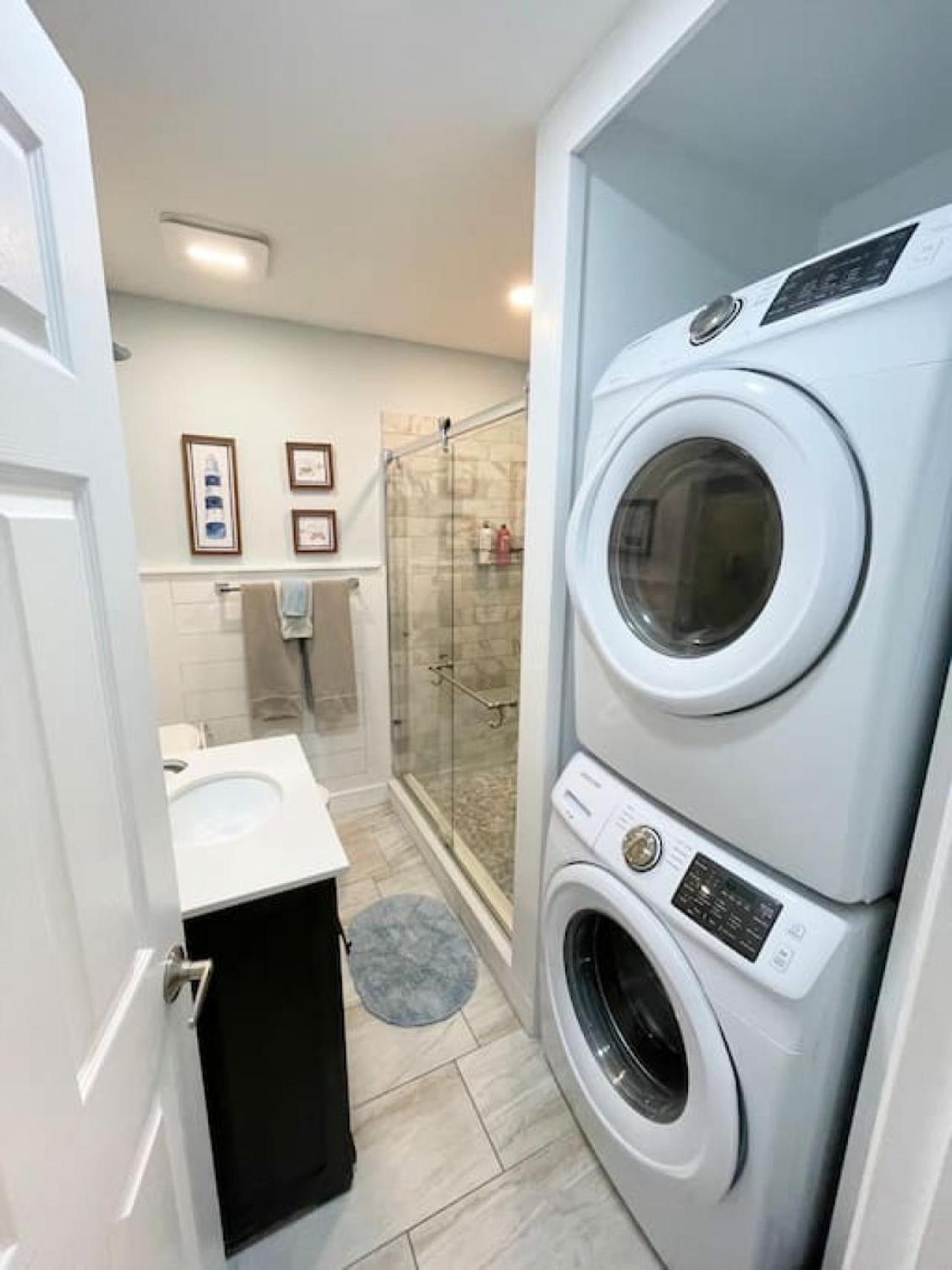 Waterfront Family Compound - Free Golf Cart, Paddleboards, Heated Pool, Golden Tee 2025 Arcade Game