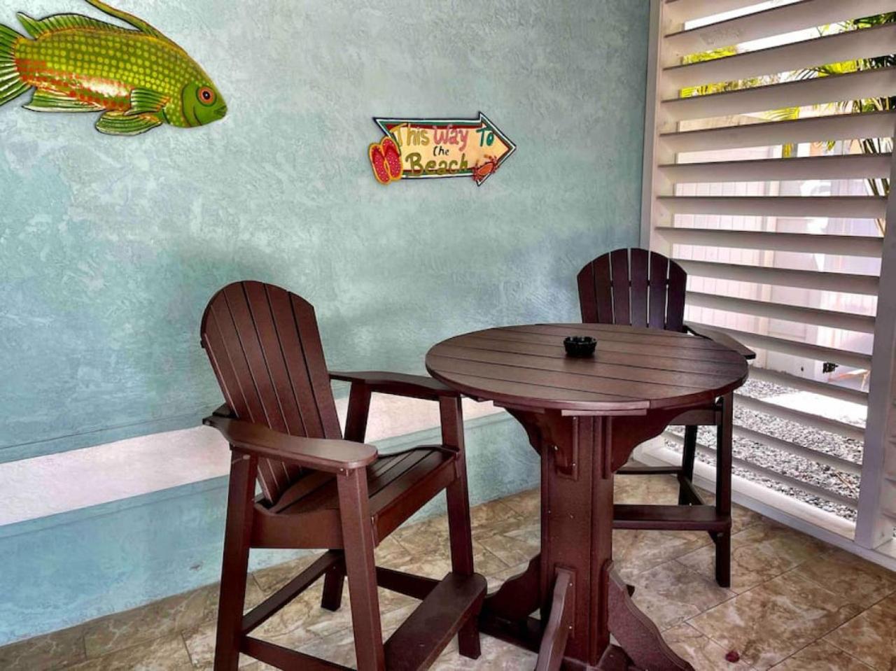 Waterfront Family Compound - Free Golf Cart, Paddleboards, Heated Pool, Golden Tee 2025 Arcade Game