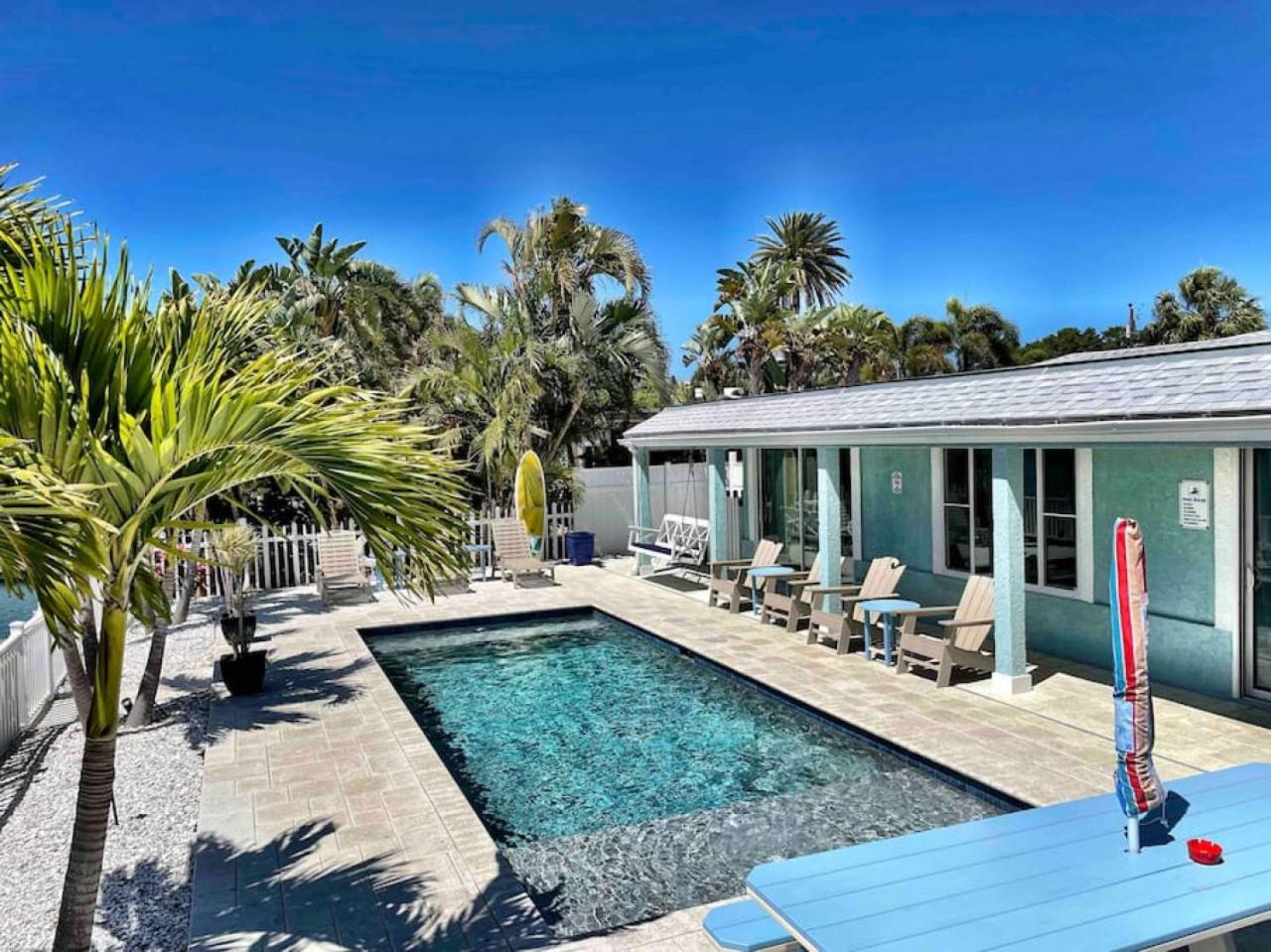 Waterfront Family Compound - Free Golf Cart, Paddleboards, Heated Pool, Golden Tee 2025 Arcade Game