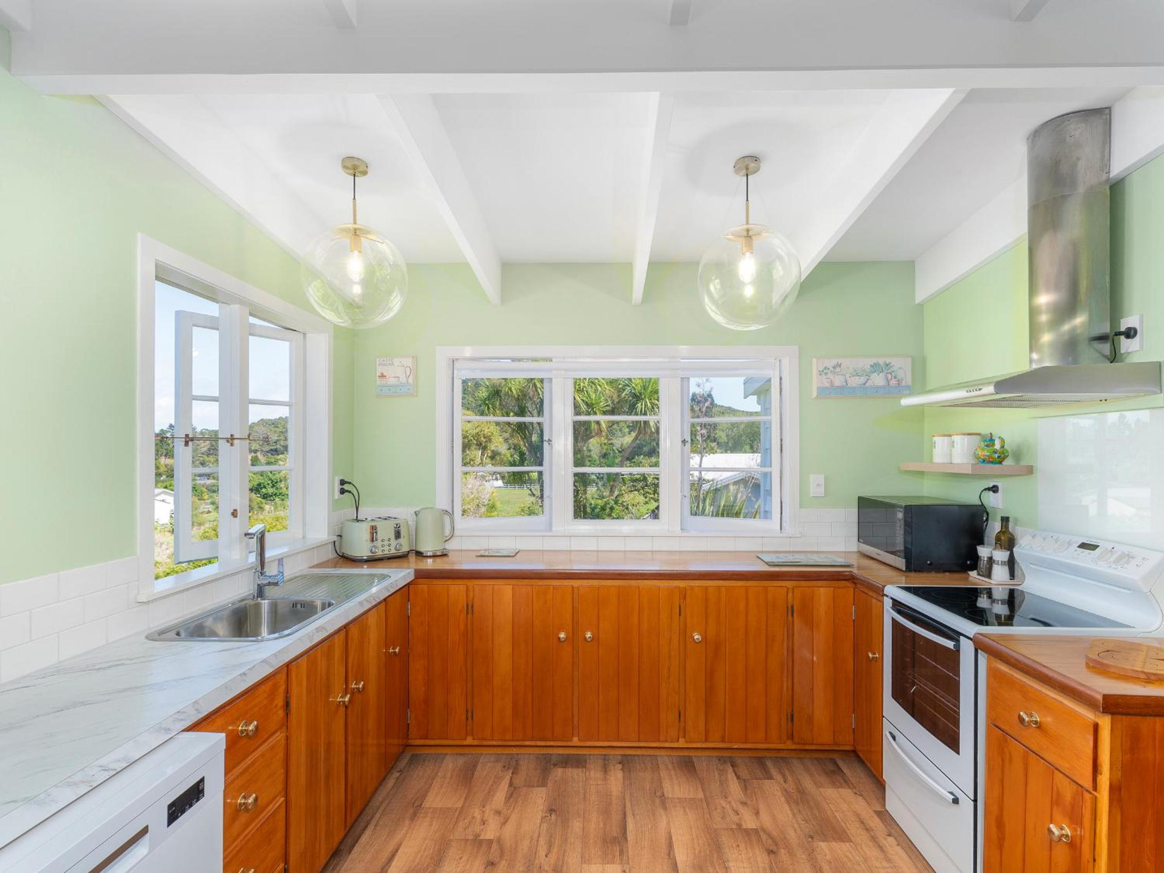 Crabapple Cottage - Coromandel Town Holiday Home view 4