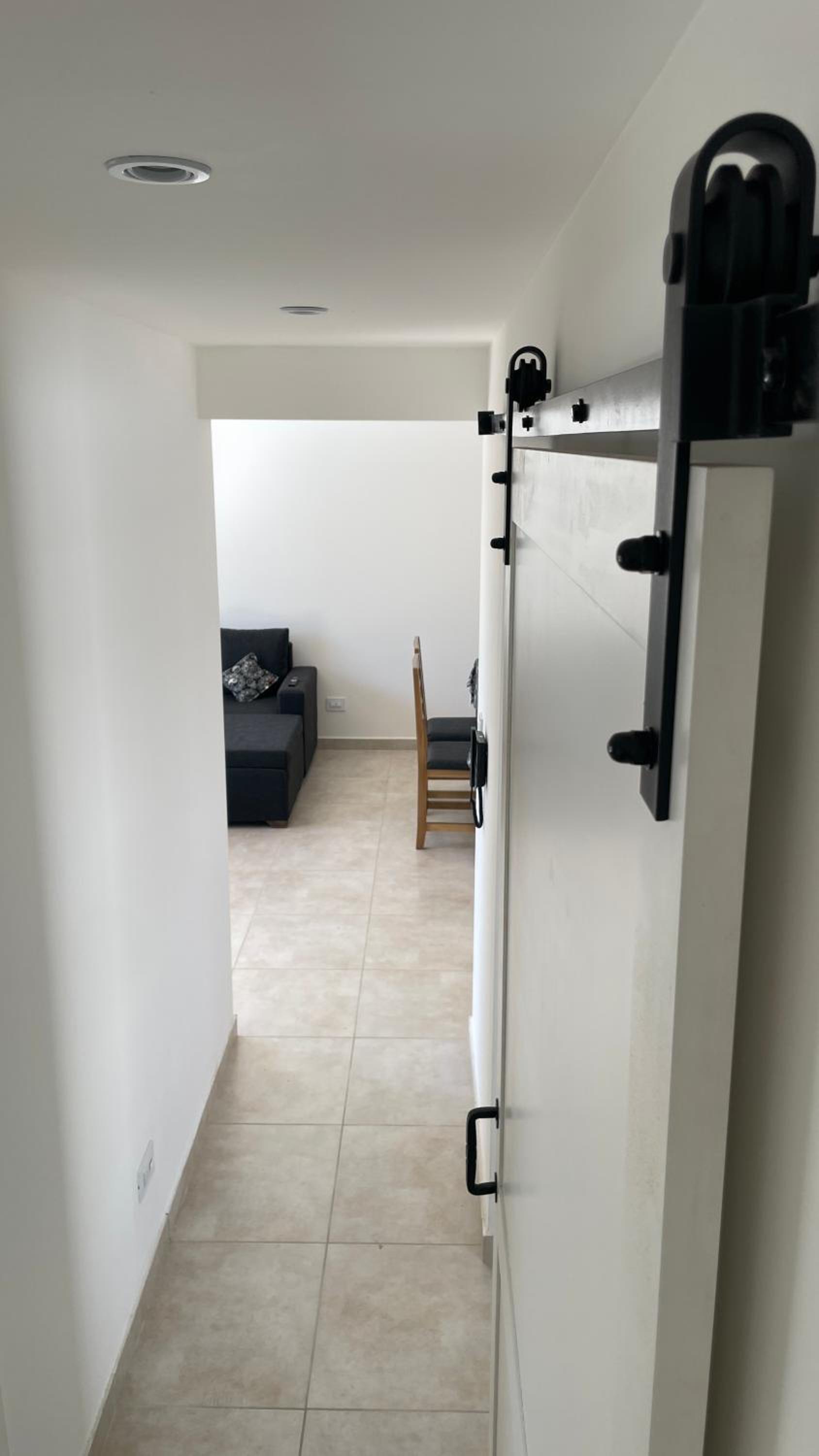 Departamento semicéntrico impecable