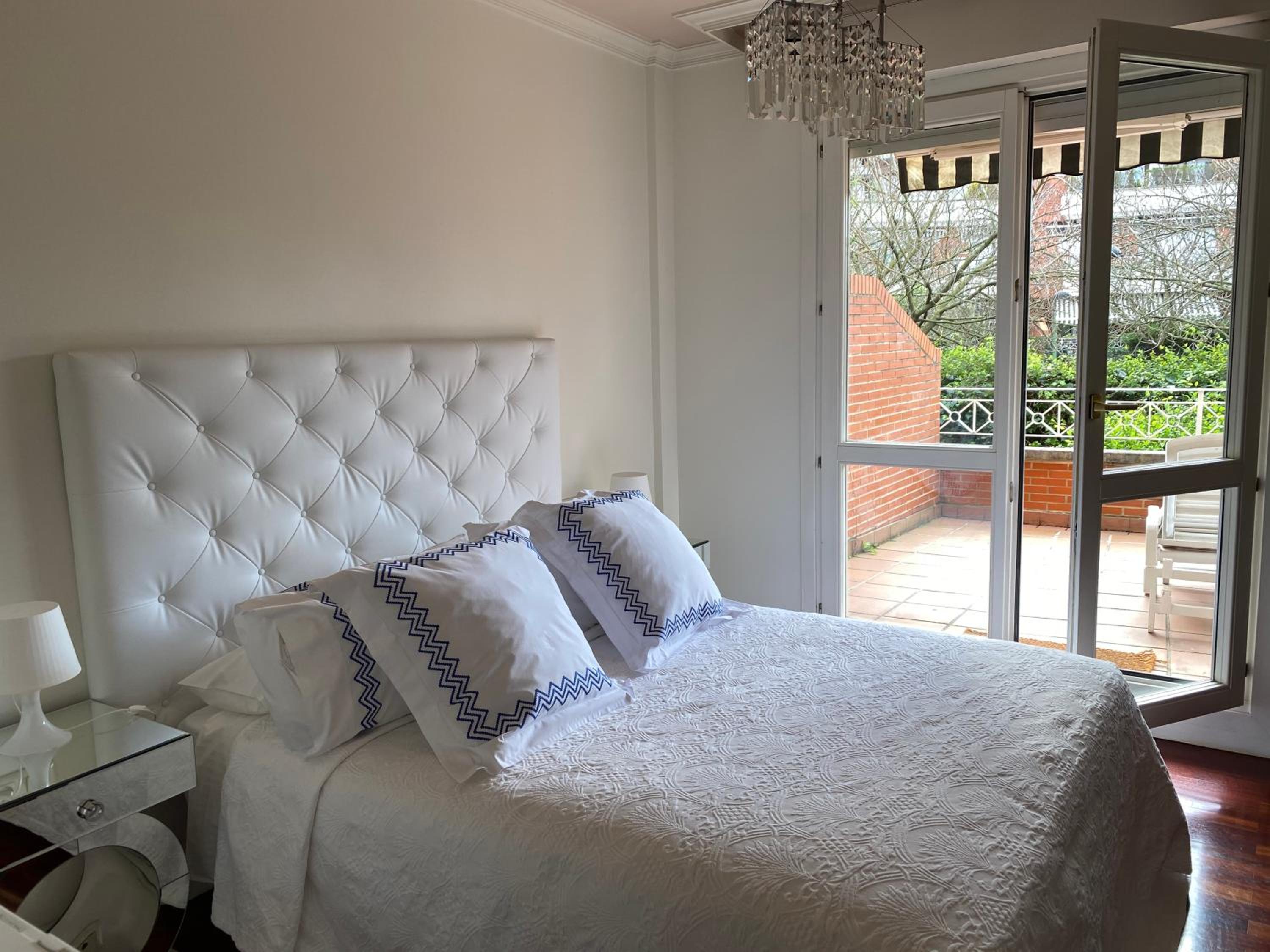 Apartamento con Jardín