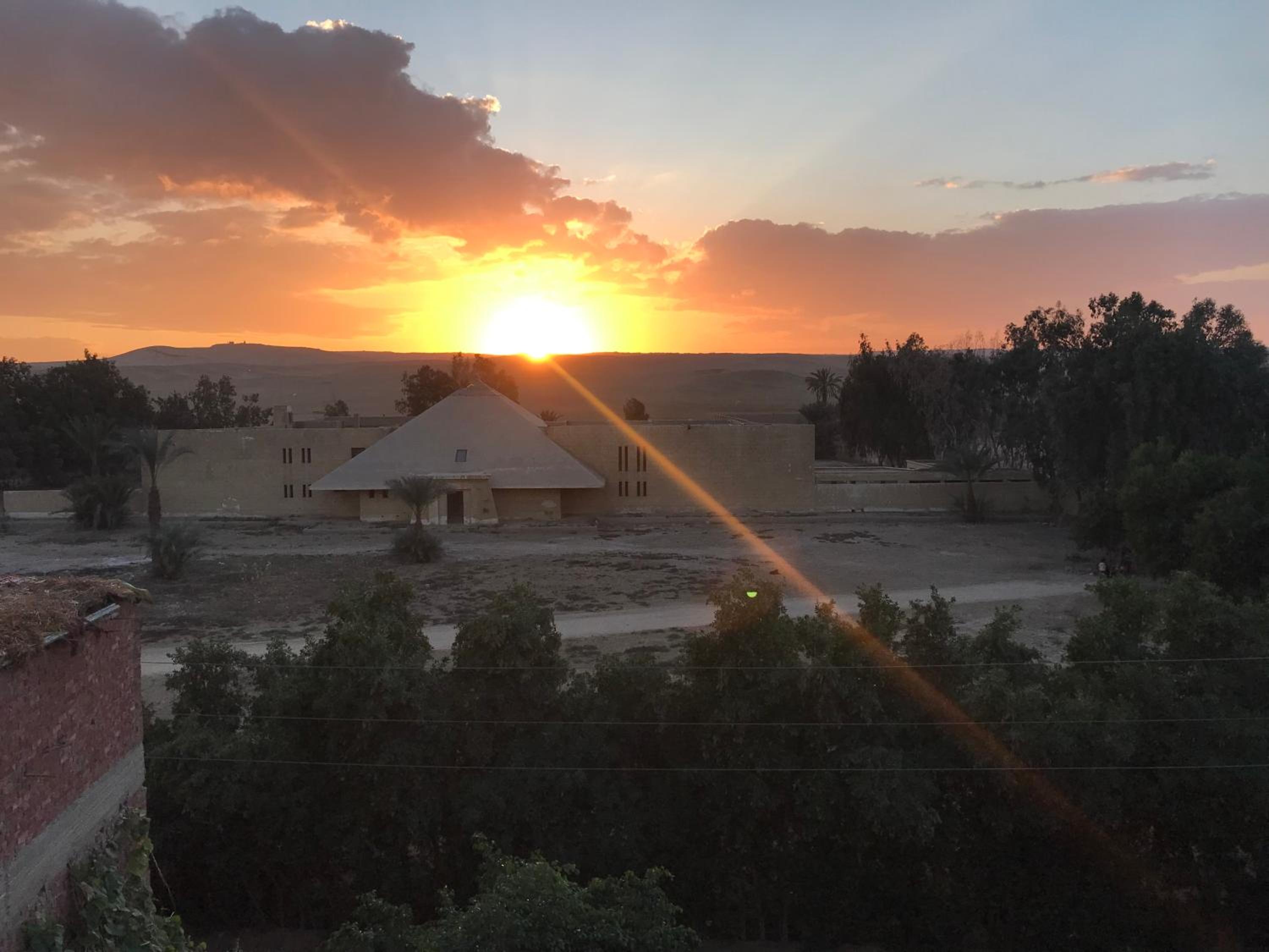 Sakkara pyramid inn hotel