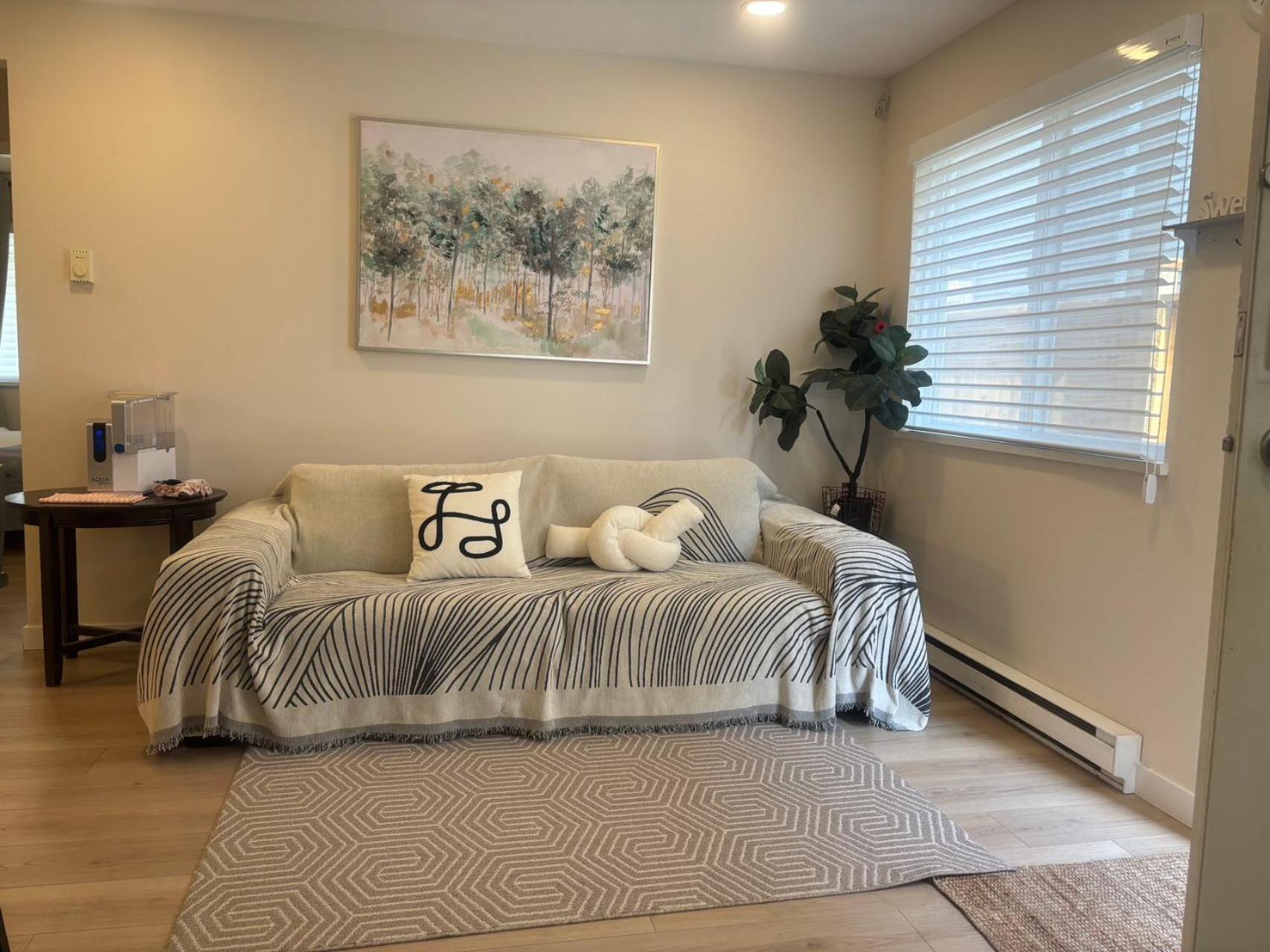 Coquitlam center, 2 bedroom suite, walking to skytrain