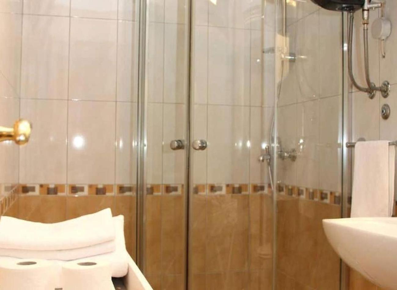 Sunny Rooms and Suites