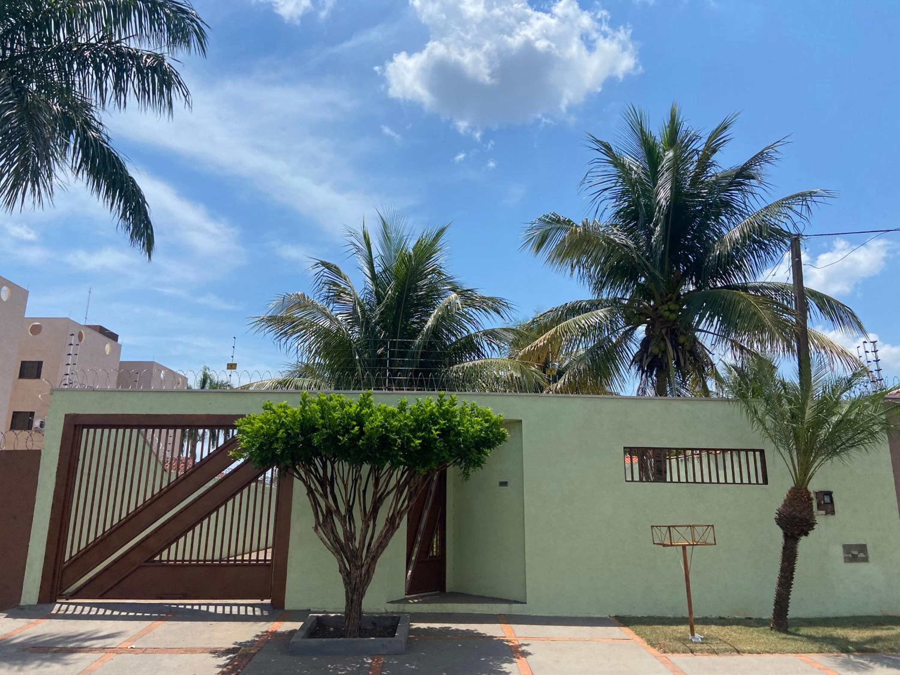 Casa Camargo - com ar condic e mercado