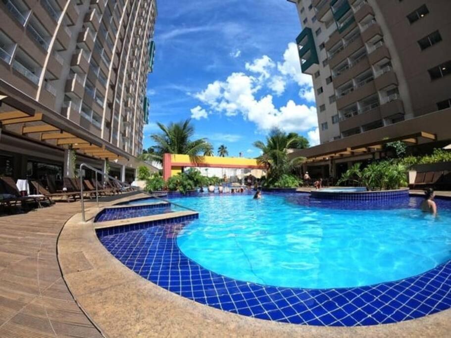 Flat encantador com piscinas aquecidas, academia e playground