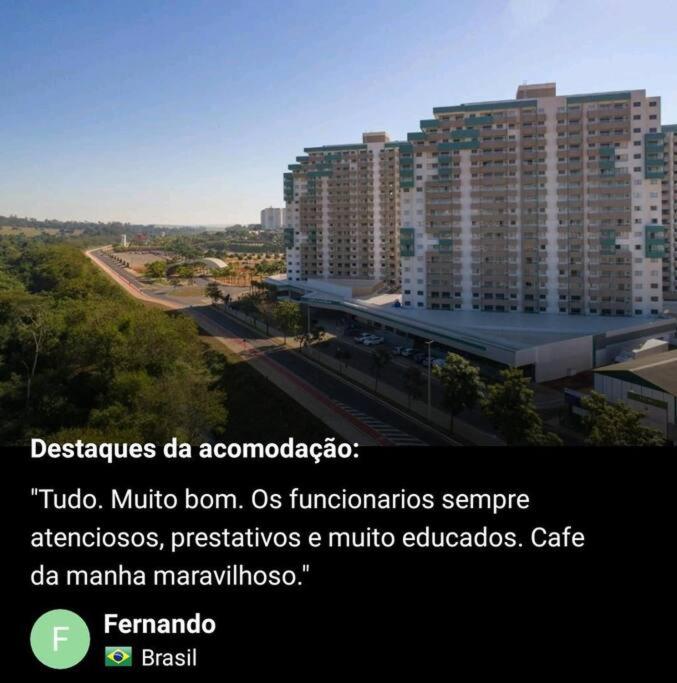Flat encantador com piscinas aquecidas, academia e playground
