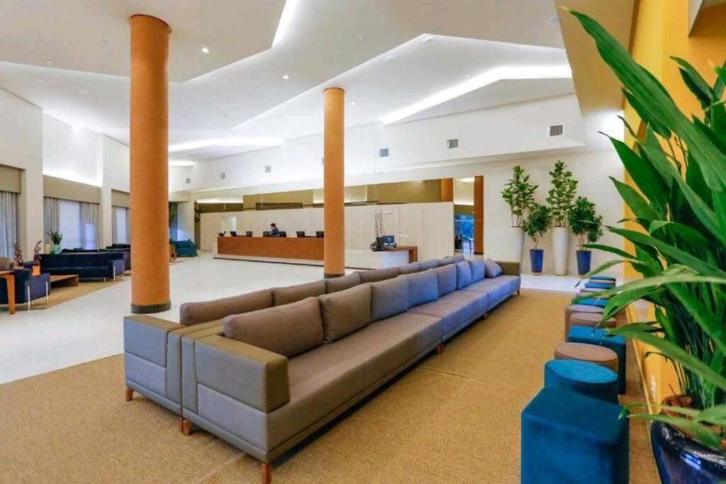 Flat encantador com piscinas aquecidas, academia e playground