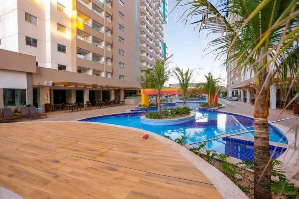 Flat encantador com piscinas aquecidas, academia e playground