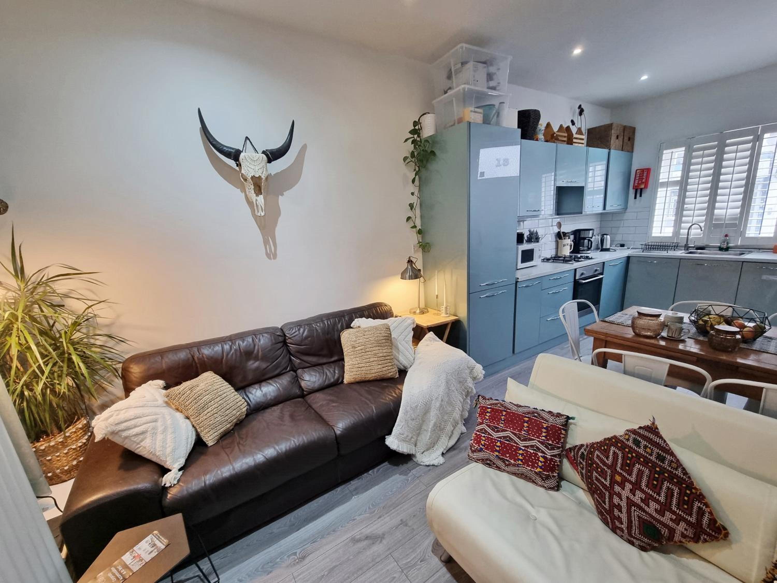 4bed/3bath 8min to London Bridge photo 4