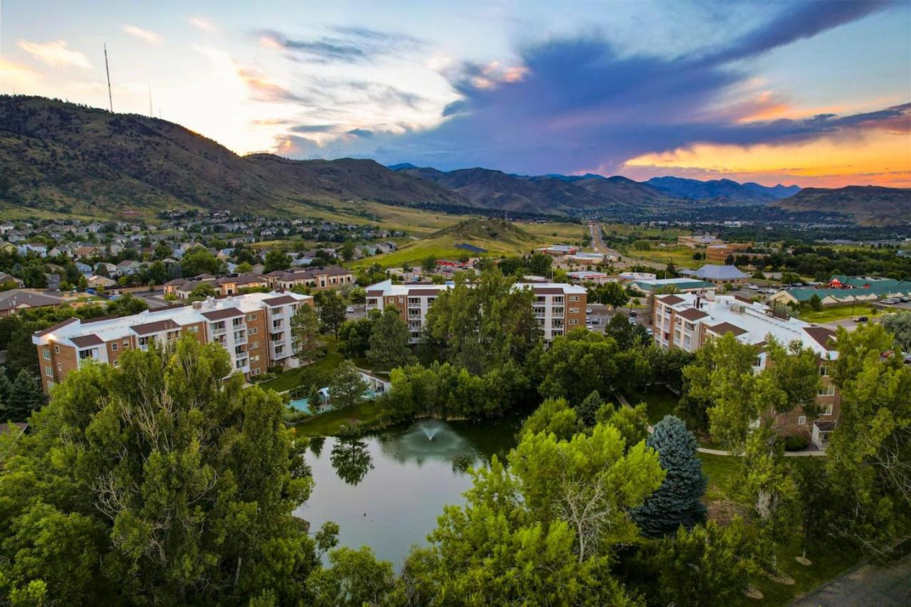 1M Views Penthouse Condo in Golden Foothills view 5