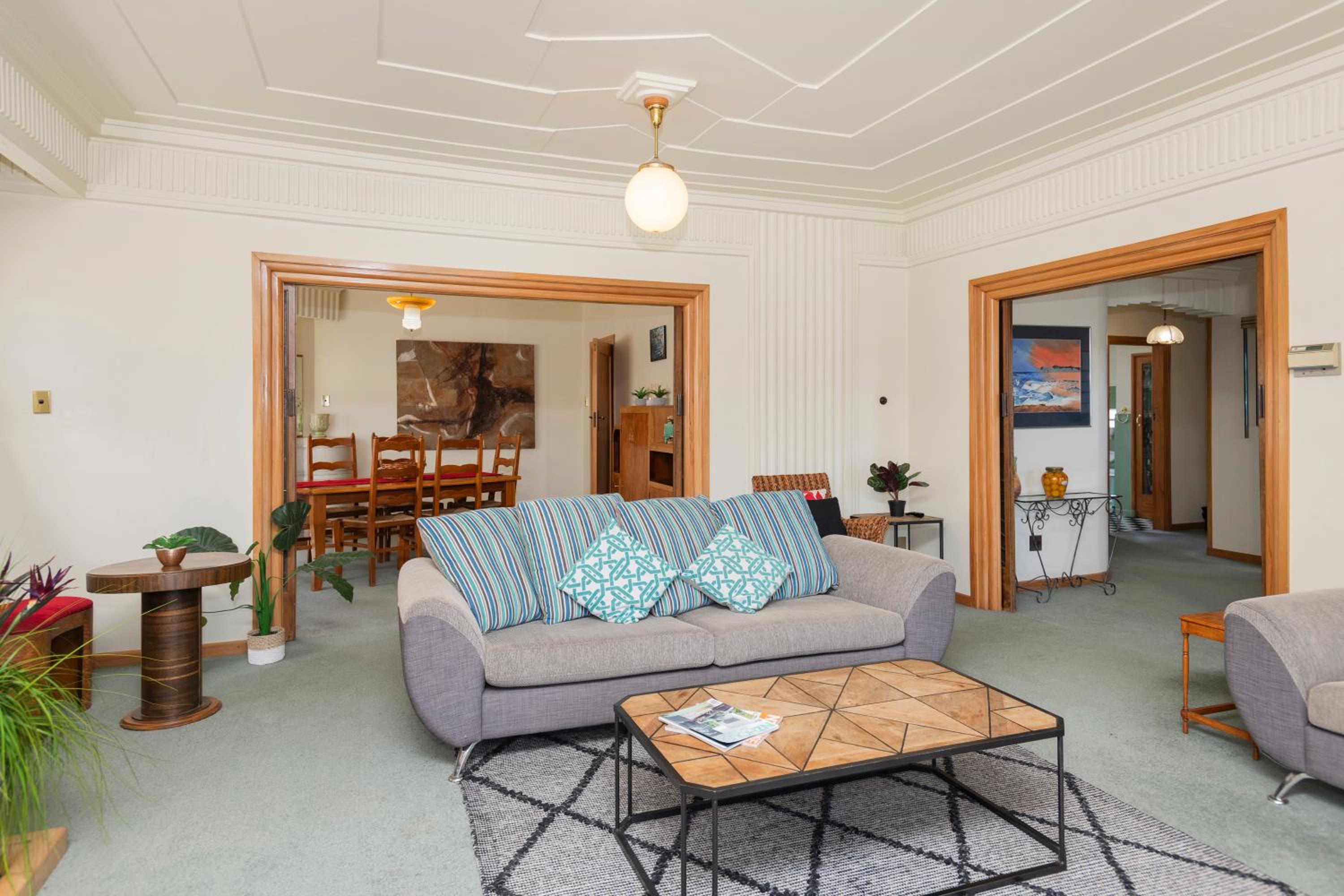 Art Deco Charm - Amazing River Views Inner City