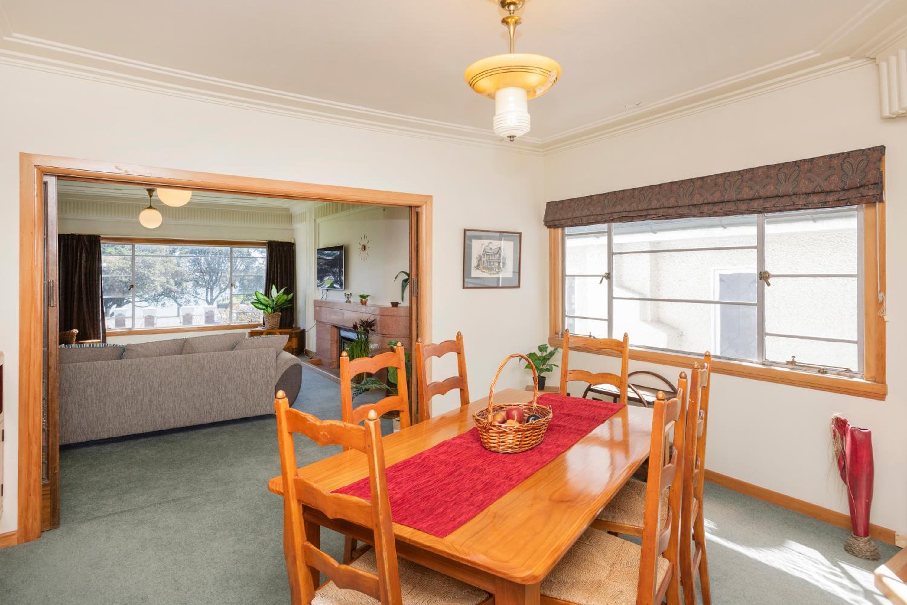 Art Deco Charm - Amazing River Views Inner City