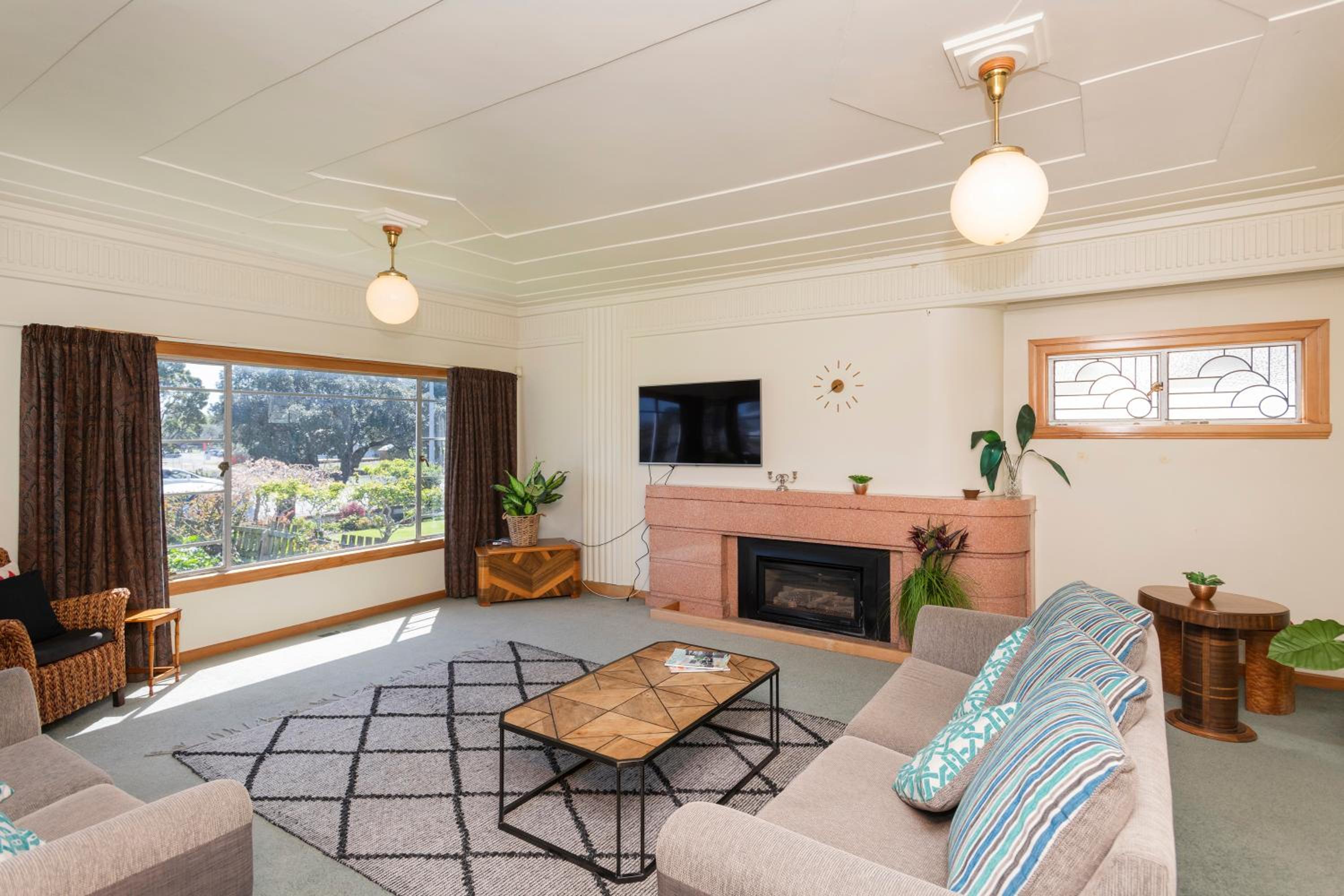 Art Deco Charm - Amazing River Views Inner City
