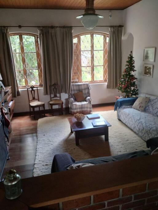 Linda casa 3 qtos com 1 suite a 1km de Capivari