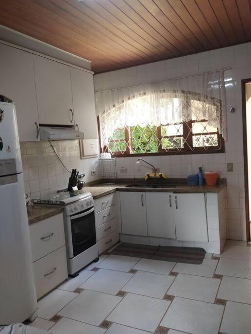 Linda casa 3 qtos com 1 suite a 1km de Capivari