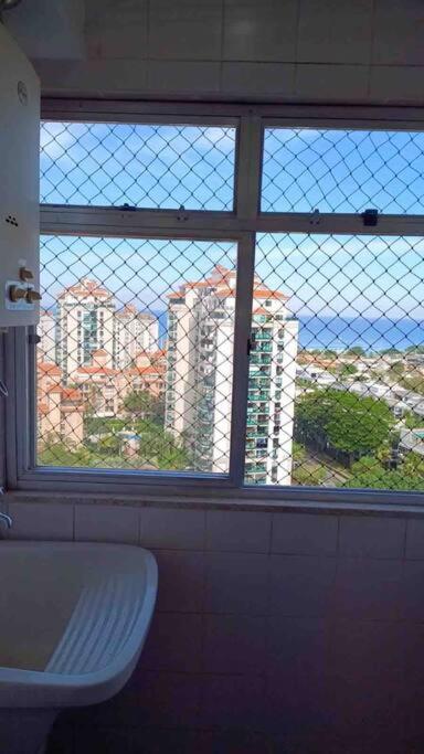 Ap na Barra da Tijuca, atrás do Windsor
