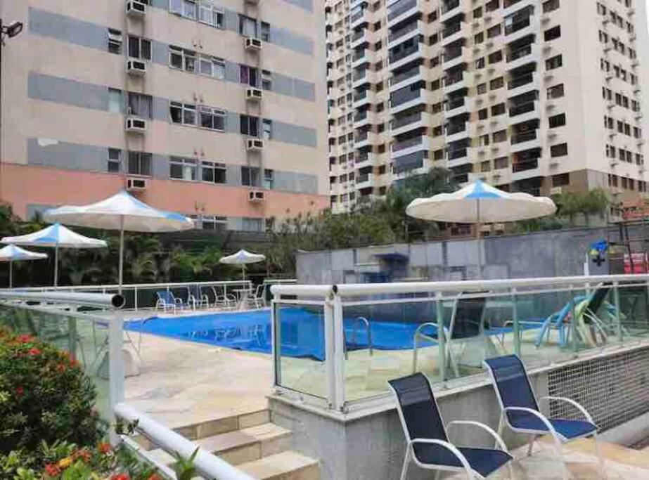 Ap na Barra da Tijuca, atrás do Windsor