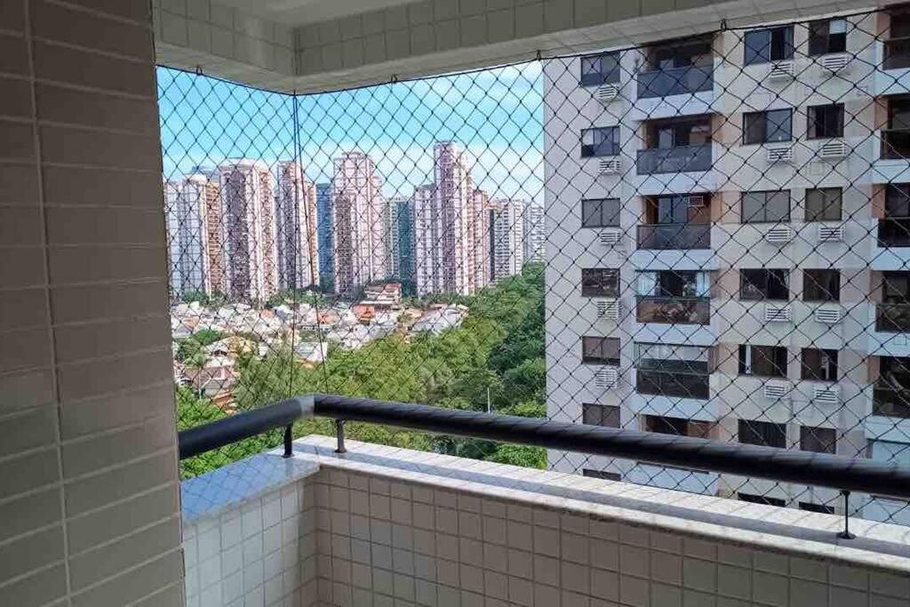 Ap na Barra da Tijuca, atrás do Windsor