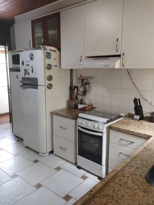 Linda casa 3 qtos com 1 suite a 1km de Capivari