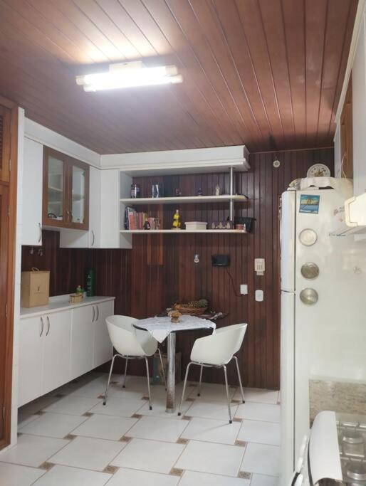 Linda casa 3 qtos com 1 suite a 1km de Capivari