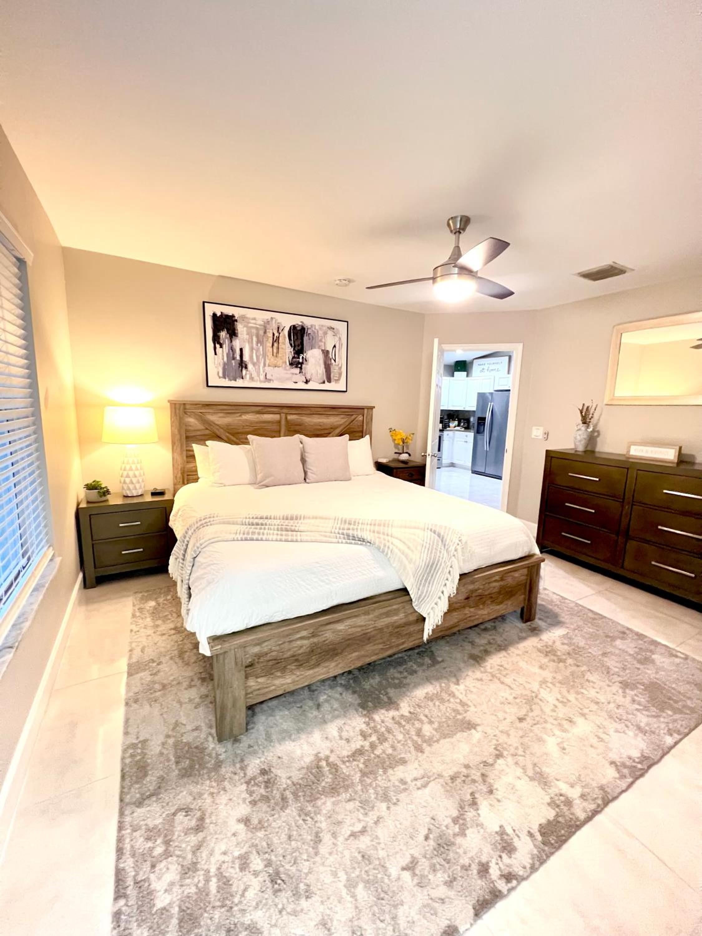 2 mins to Downtown Atlantic Ave-3 mins to Beach-600mbps-BBQ-Fenced Yard view 3