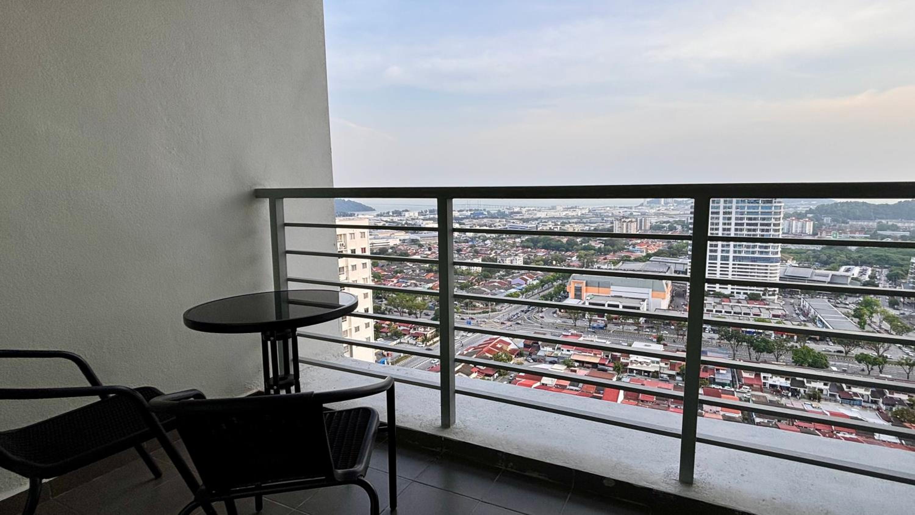 Spacious HOUSE 4R 8pax WiFi-S Pic-Airport view 2