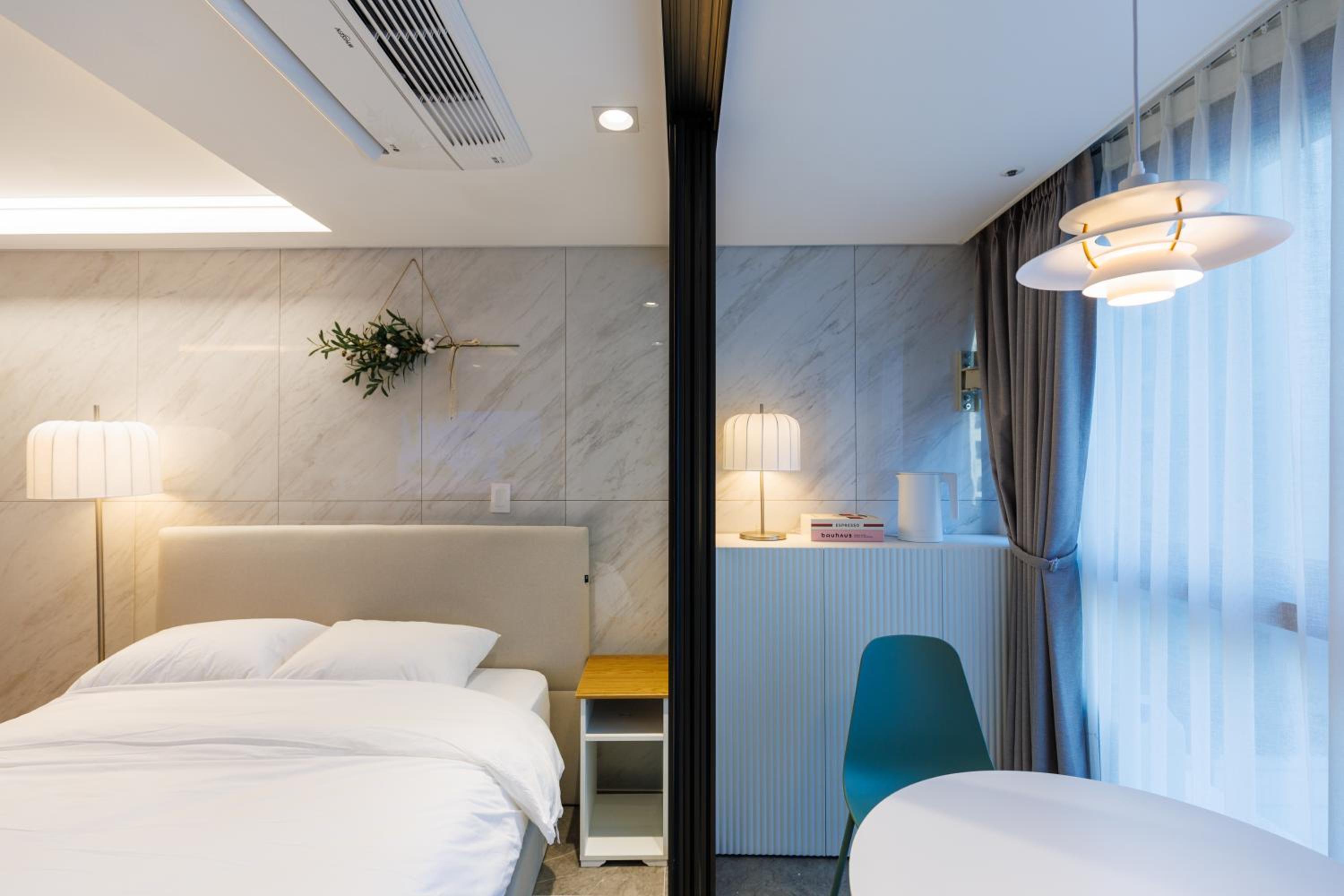 hotel room