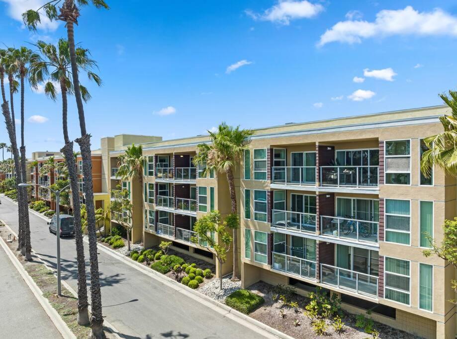 The Blossom-Modern 1BR Getaway in Marina Walk to Water&Restaurants